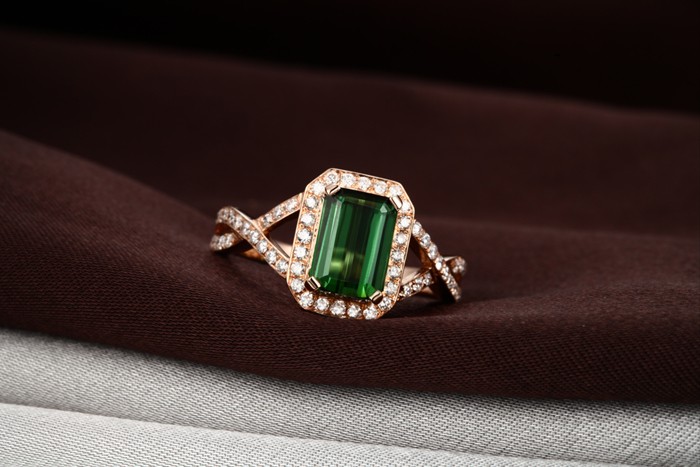 2 ct emerald engagement rings