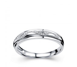 Luxurious Diamond Wedding Ring Band in White Gold