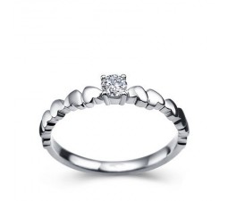 Beautiful Diamond Engagement Ring on 18k White Gold