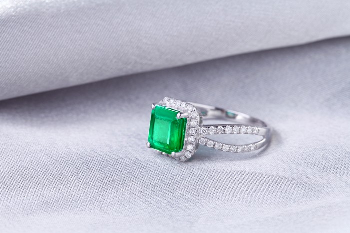 1 Carat princess cut Emerald and Diamond Halo Engagement Ring in White ...