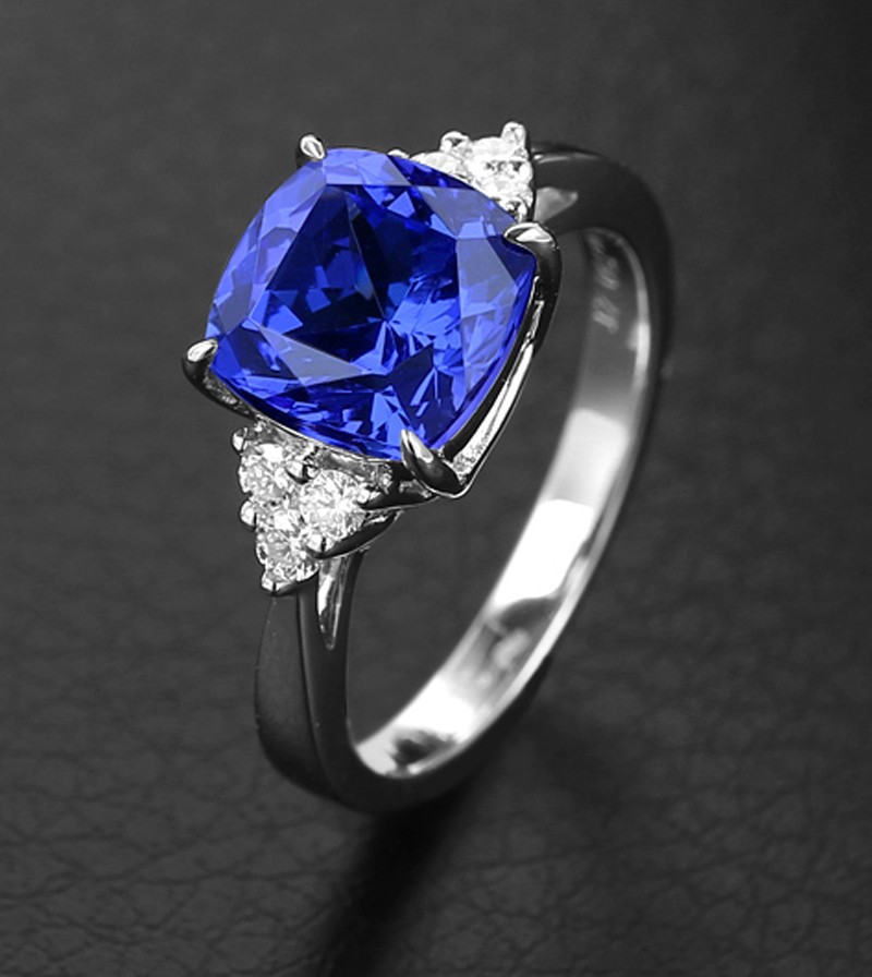 1.50 Carat Blue Sapphire and Diamond Halo Engagement Ring for Women in ...